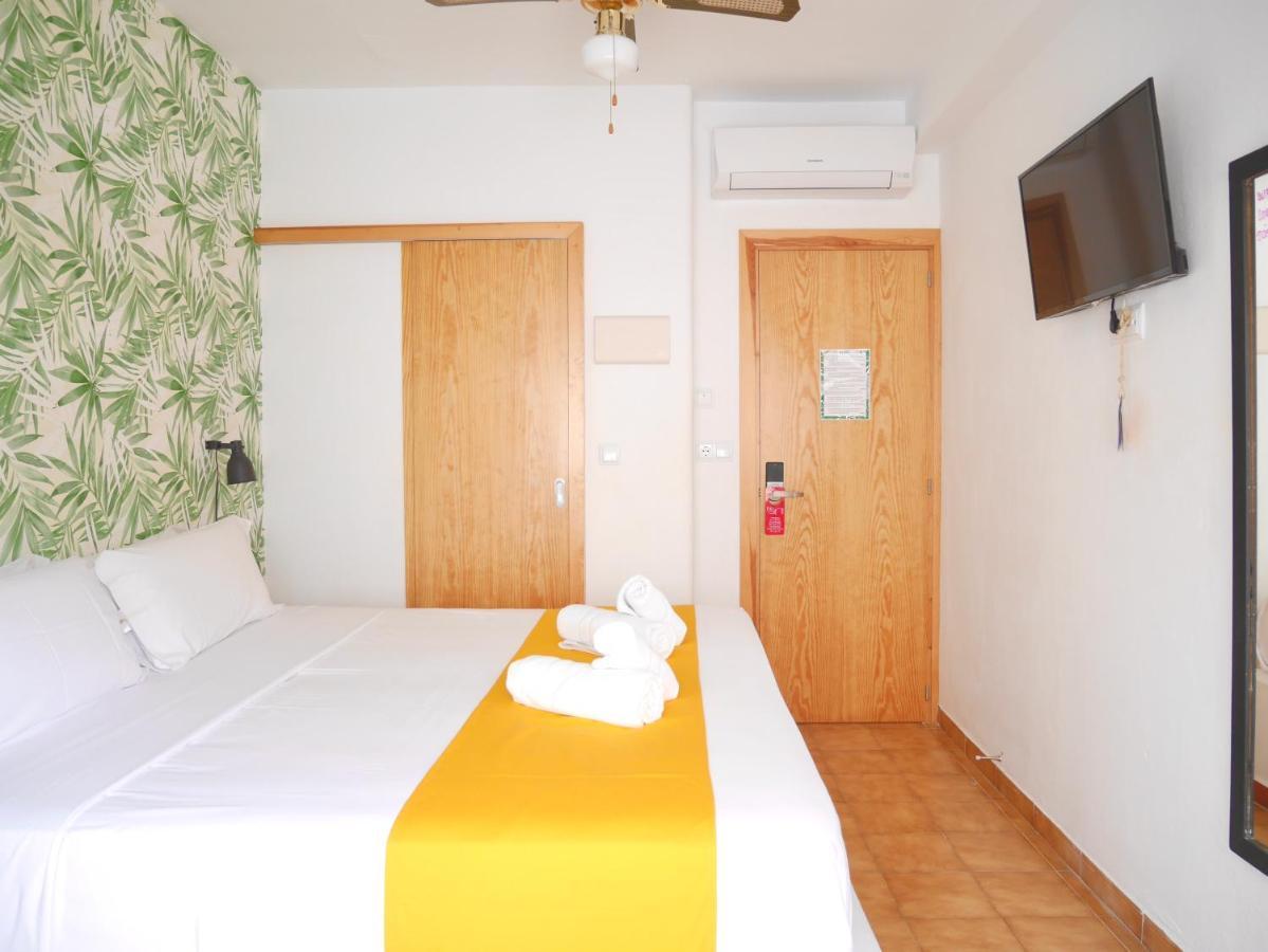 Nanit Rooms Ibiza Hostal Santa Eularia des Riu Pokoj fotografie