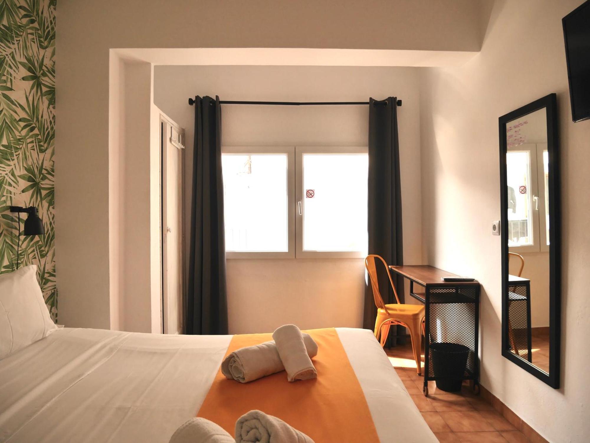 Nanit Rooms Ibiza Hostal Santa Eularia des Riu Pokoj fotografie