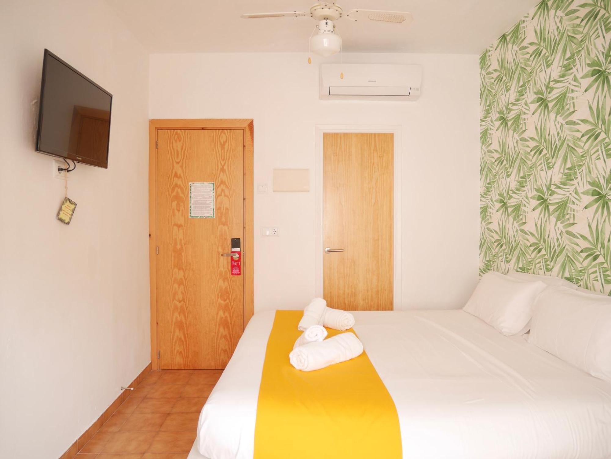 Nanit Rooms Ibiza Hostal Santa Eularia des Riu Pokoj fotografie